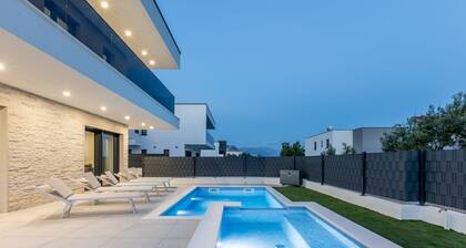Villa Bonce - Five Bedroom Villa with Private Swimming Pool