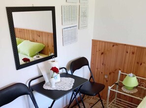 1 chambre, fer et planche à repasser, Wi-Fi, draps fournis