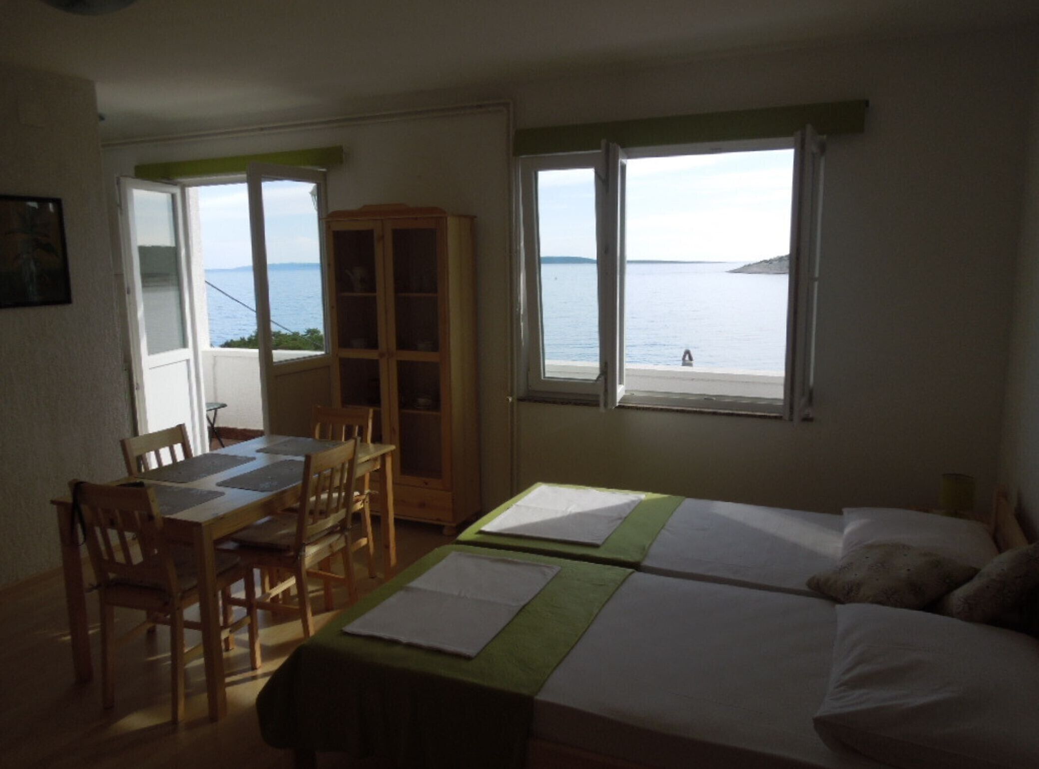 Iron/ironing board, WiFi, bed sheets