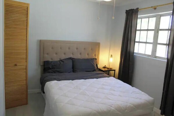 2 bedrooms, in-room safe, desk, WiFi