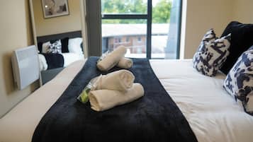 1 habitación, tabla de planchar con plancha, wifi gratis y ropa de cama