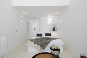 2 bedrooms, in-room safe, iron/ironing board, free WiFi