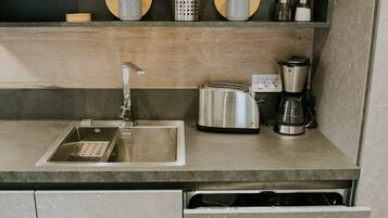 Fridge, oven, stovetop, dishwasher