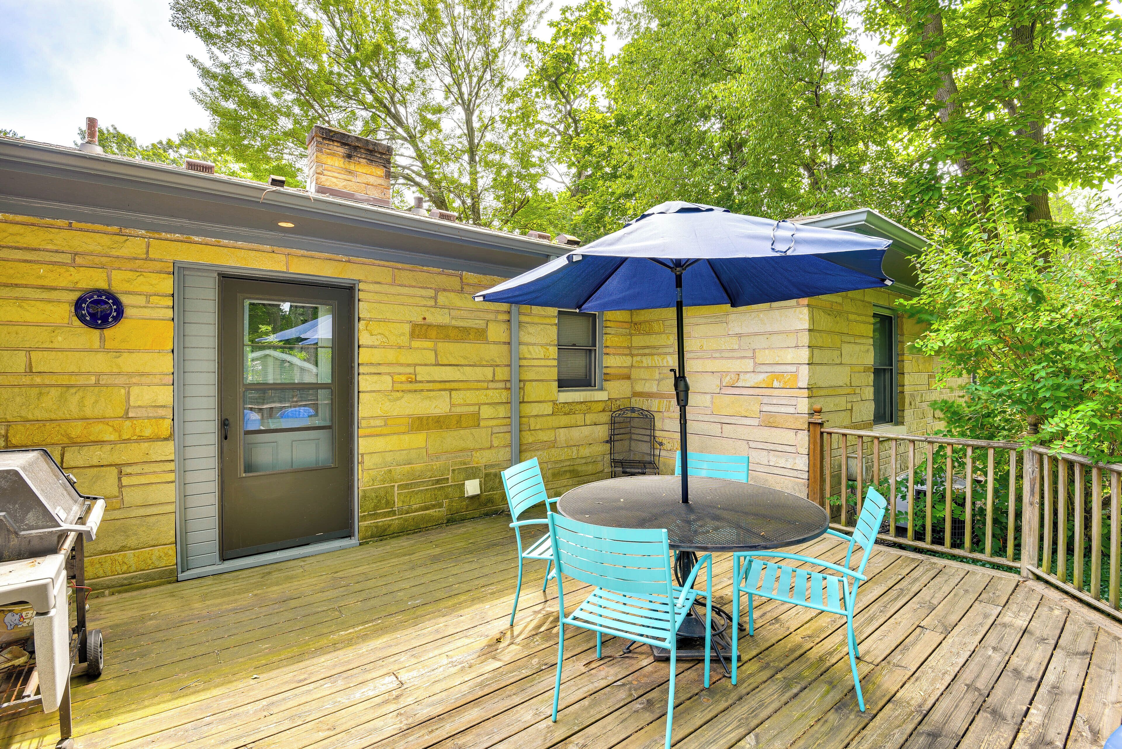 Charming Union Pier Home w/ Deck: Half-Mi to Beach