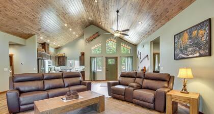 Fire Pit + Deck: Airy Cabin Near Pinetop Lakes
