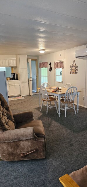 Smart TV - The Overlook. Cozy 1-bedroom on the banks of the Beautiful White River (Williams)