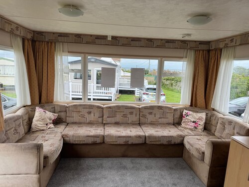 3 Bed Caravan - Sleeps 6 - Pets - Parking - Wifi