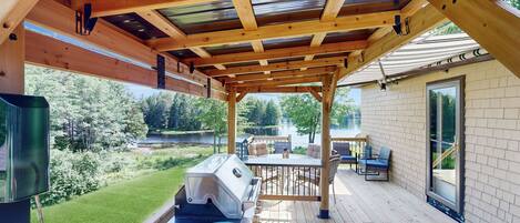 屋外ダイニングエリア