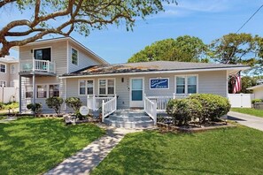 Exterior - Private home, walk to beach, backyard oasis, dog-friendly, W/D, & central A/C (North Myrtle Beach)