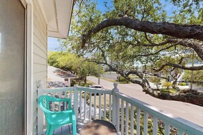 Property grounds - Private home, walk to beach, backyard oasis, dog-friendly, W/D, & central A/C (North Myrtle Beach)
