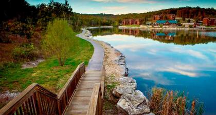 Spacious home with screened patio, fireplace & resort amenities