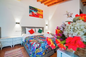Standard Triple Room, Courtyard View | Minibar, free cribs/infant beds, free WiFi, bed sheets - MADAM AFRODİT KONUKEVİ (Bozcaada)
