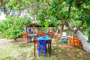 Free daily local cuisine breakfast - MADAM AFRODİT KONUKEVİ (Bozcaada)