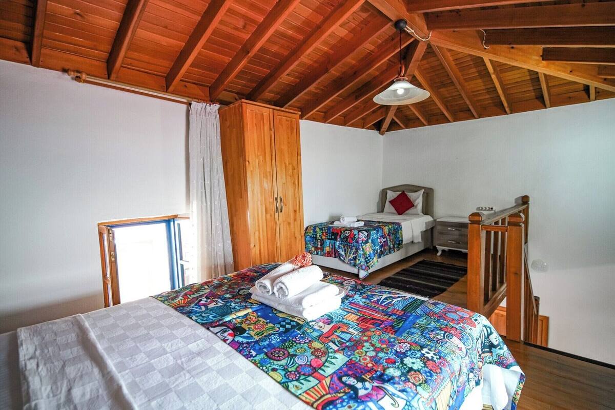 Frigobar, berços grátis, Wi-Fi de cortesia, roupa de cama
