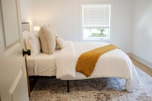 3 bedrooms, desk, travel cot, free WiFi