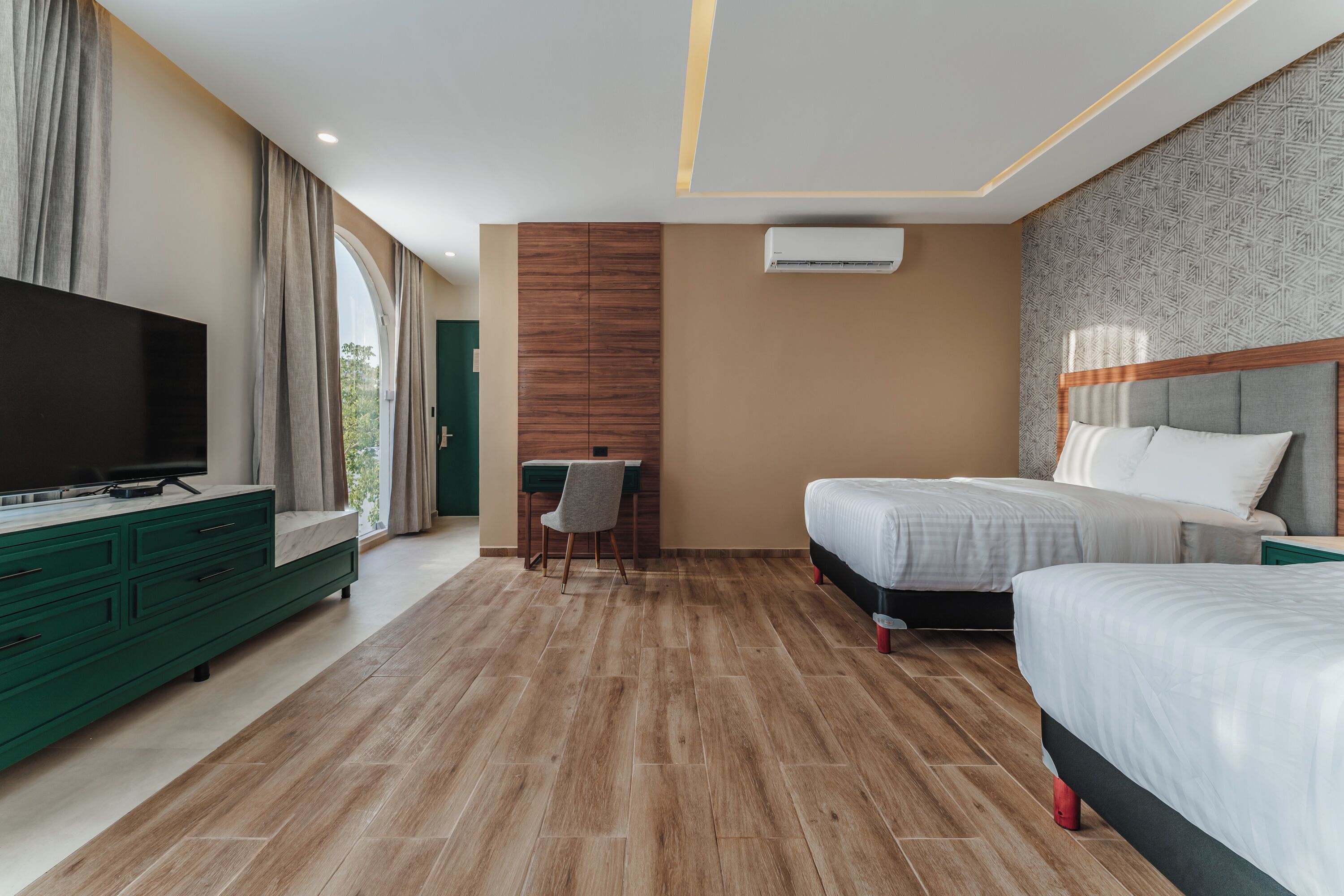 Habitación superior | Minibar, caja fuerte, escritorio y wifi gratis