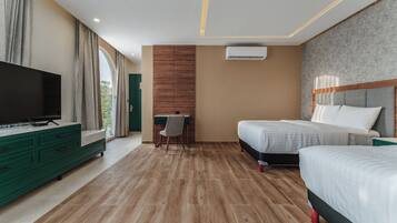 Habitación superior | Minibar, caja fuerte, escritorio y wifi gratis