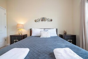 5 bedrooms, iron/ironing board, WiFi, bed sheets