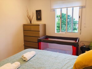 3 bedrooms, iron/ironing board, WiFi, bed sheets