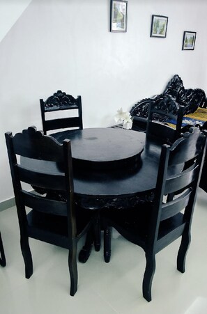 Apartment | Dining