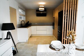 Fridge, microwave, oven, stovetop