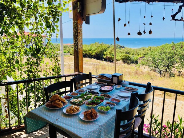 Free daily cooked-to-order breakfast - Poyraz Konuk Evi (Gökçeada)