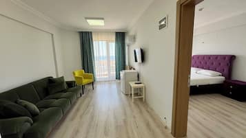 Deluxe-Suite, Balkon, Meerblick | 1 Schlafzimmer, hochwertige Bettwaren, kostenloses WLAN, Bettwäsche