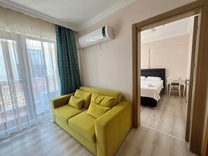 Suite estándar, balcón, vistas al mar | 1 dormitorio, ropa de cama de alta calidad, wifi gratis y ropa de cama