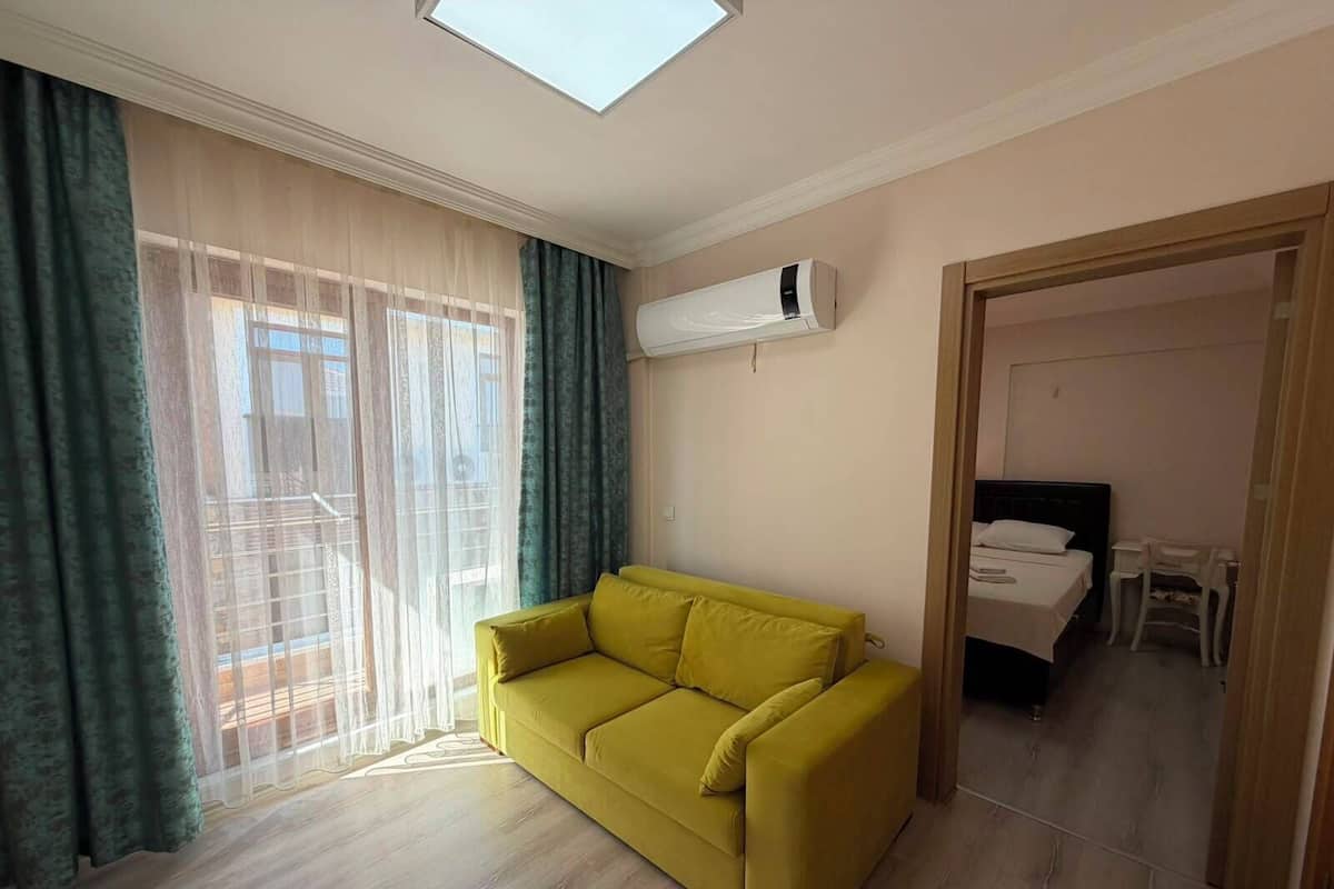 Economy Suite | 1 bedroom, premium bedding, WiFi (free), bed sheets
