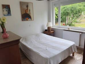 2 habitaciones, tabla de planchar con plancha y wifi gratis 