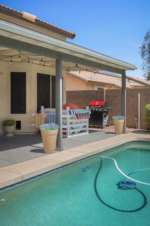 A heated pool - Spacious Retreat w/ Free Heated Pool – Close to Stadium & Ballparks! (Peoria)