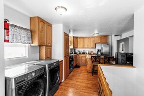 Køleskab, mikrobølgeovn, ovn, kogeplade