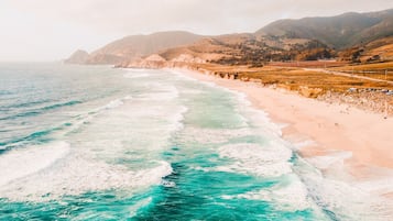 Una spiaggia nelle vicinanze