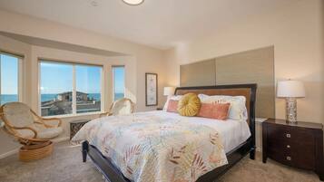 4 quartos, escrivaninha, ferros/tábuas de passar roupa, berço de viagem