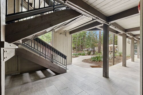 Mountain Retreat: Cozy condo at Ski Way Ridge for your Lake Tahoe escape