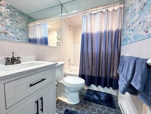 Haartrockner, Seife, Shampoo, Toilettenpapier