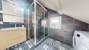 Hair dryer, towels, soap, toilet paper - Appart 4 sleeps-10 min from Paris-clim-wifi (Argenteuil)