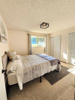 4 bedrooms, free WiFi, bed sheets