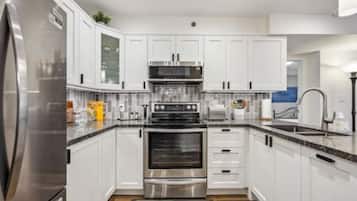 Micro-ondes, four, plaque de cuisson