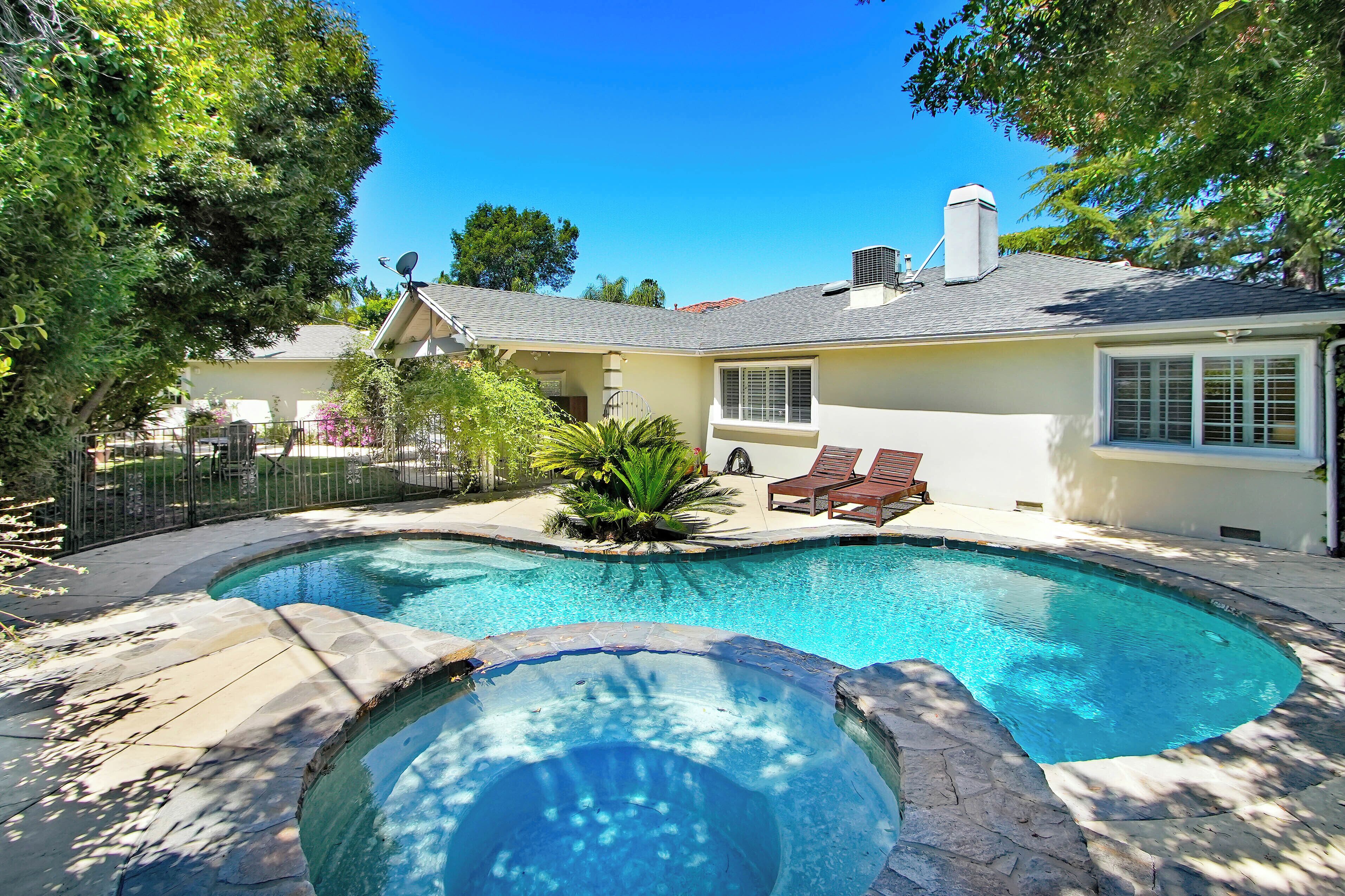 Lush, private oasis in Encino on private cul de sac!