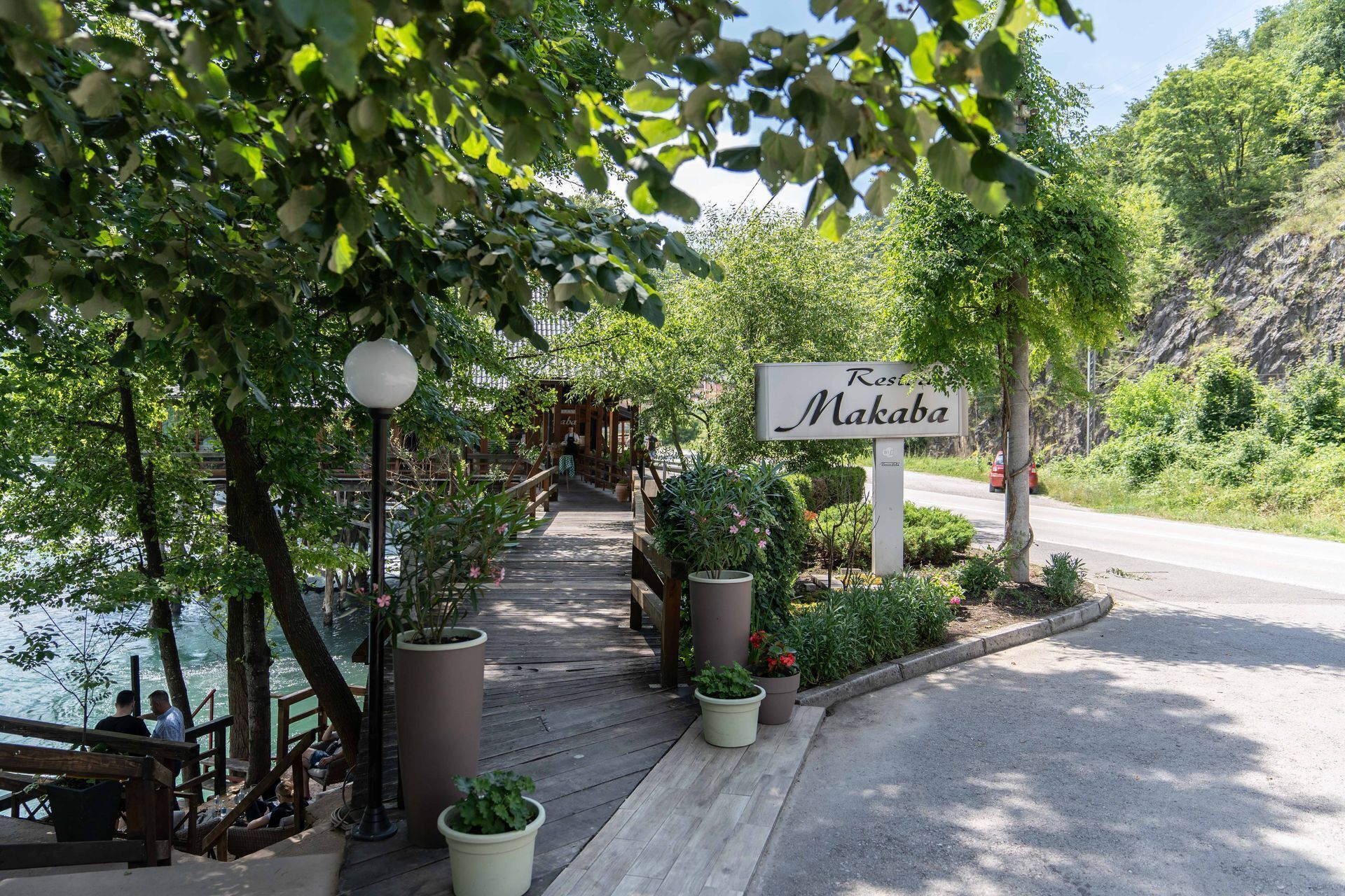 المنطقة المحيطة بالمنشأة