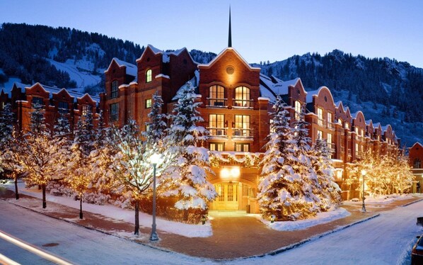 Exterior - The St Regis Aspen Hotel and Residences (Aspen)