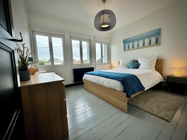 2 bedrooms, desk, iron/ironing board, travel crib