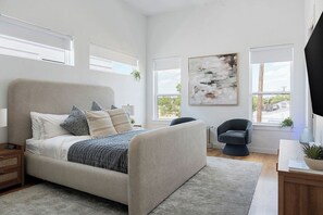 3 bedrooms, desk, iron/ironing board, WiFi