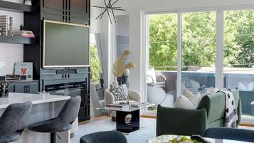 Fernseher, Kamin, Stereoanlage
