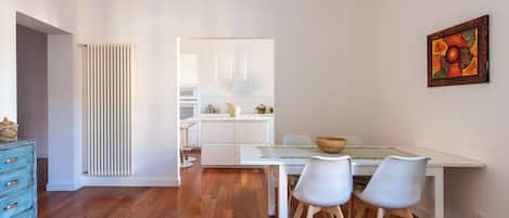 Appartamento, balcone | Pasti in camera