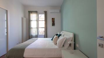 Apartamento, sacada | 2 quartos, espaço de trabalho para notebook