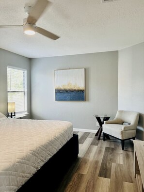3 habitaciones, escritorio, tabla de planchar con plancha y wifi 