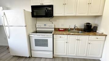 Senior Suite | Private kitchen | Fridge, microwave, coffee/tea maker, freezer