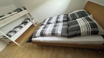 1 habitación, tabla de planchar con plancha, wifi y ropa de cama